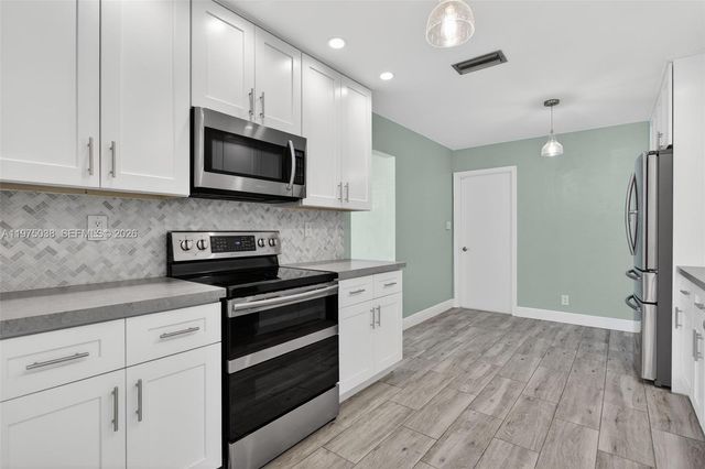 7613 NW 67th Ave, Tamarac, FL 33321