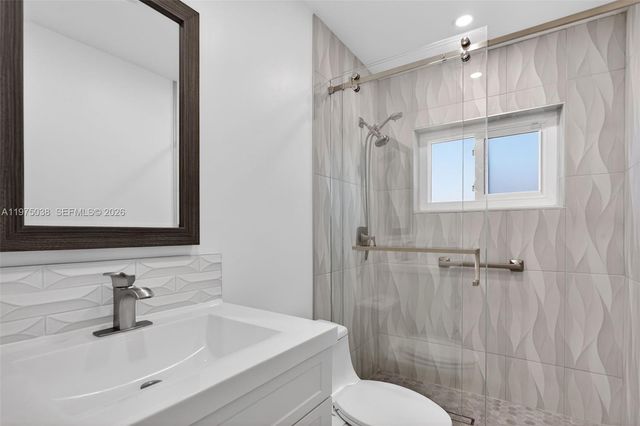 7613 NW 67th Ave, Tamarac, FL 33321