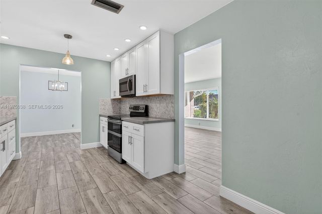 7613 NW 67th Ave, Tamarac, FL 33321