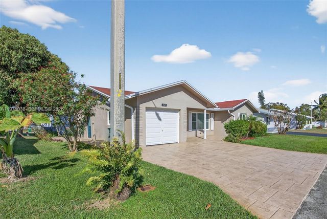 7613 NW 67th Ave, Tamarac, FL 33321