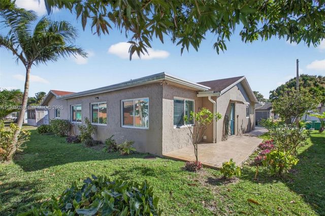 7613 NW 67th Ave, Tamarac, FL 33321