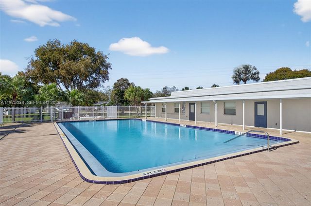 7613 NW 67th Ave, Tamarac, FL 33321