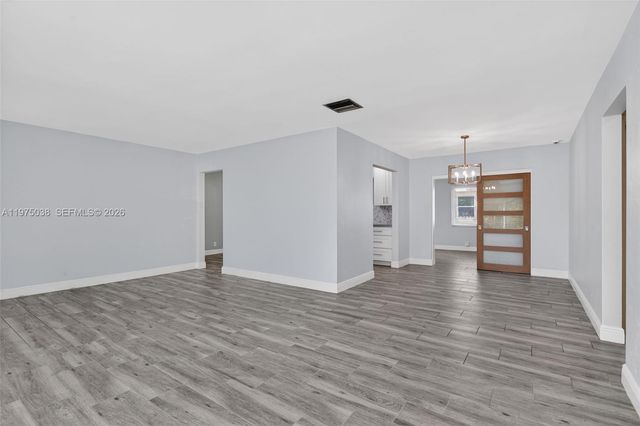 7613 NW 67th Ave, Tamarac, FL 33321