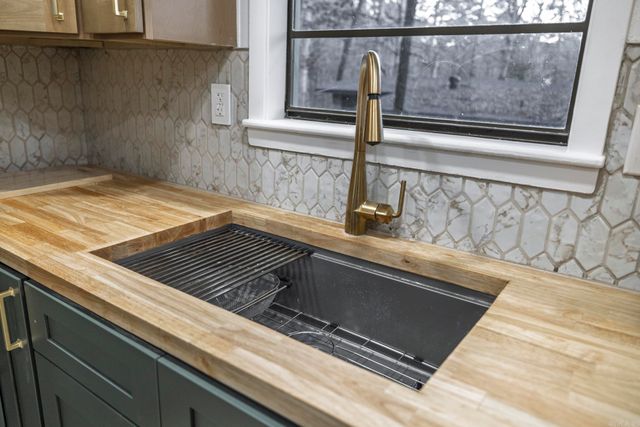 4 Tomino Lane, Hot Springs Village, AR 71909