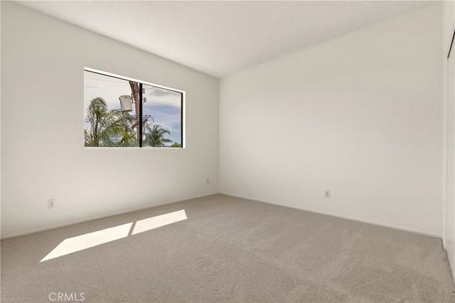 17312 Chatsworth Street L, Granada Hills, CA 91344