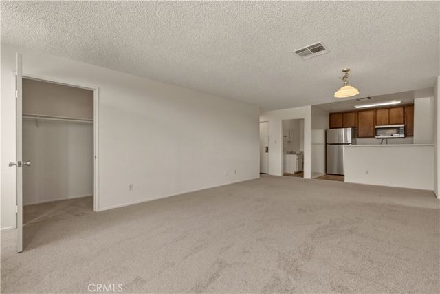 17312 Chatsworth Street L, Granada Hills, CA 91344