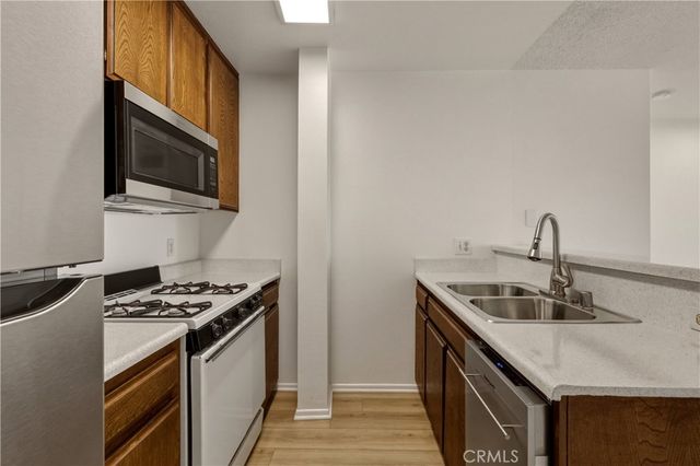 17312 Chatsworth Street L, Granada Hills, CA 91344