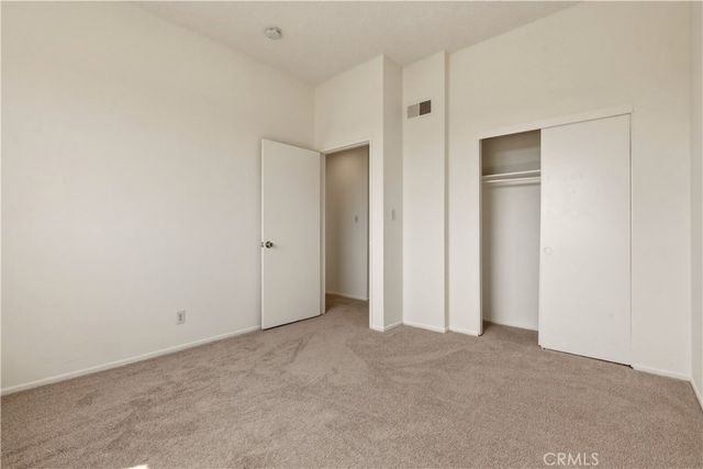 17312 Chatsworth Street L, Granada Hills, CA 91344