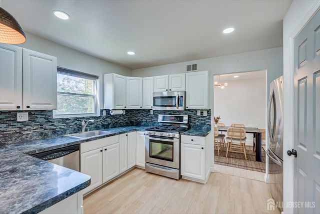 122 Dewolfe Street, Edison, NJ 08817