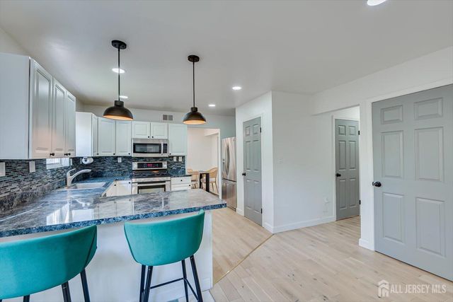 122 Dewolfe Street, Edison, NJ 08817