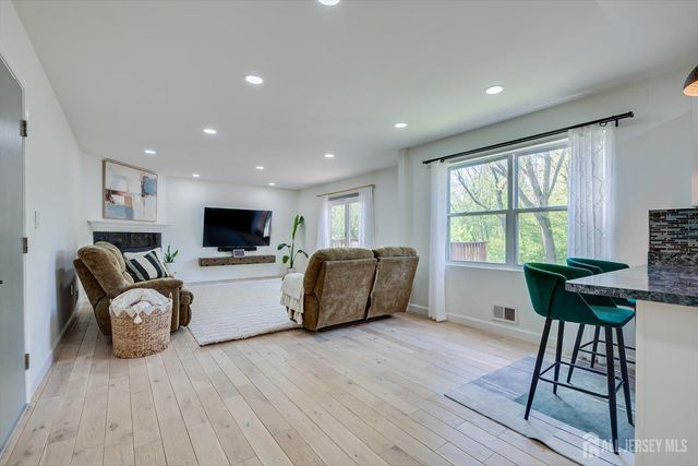 122 Dewolfe Street, Edison, NJ 08817