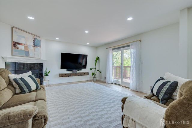 122 Dewolfe Street, Edison, NJ 08817