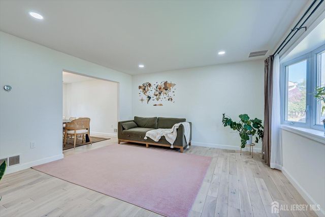 122 Dewolfe Street, Edison, NJ 08817