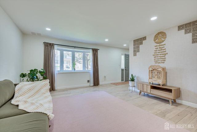 122 Dewolfe Street, Edison, NJ 08817