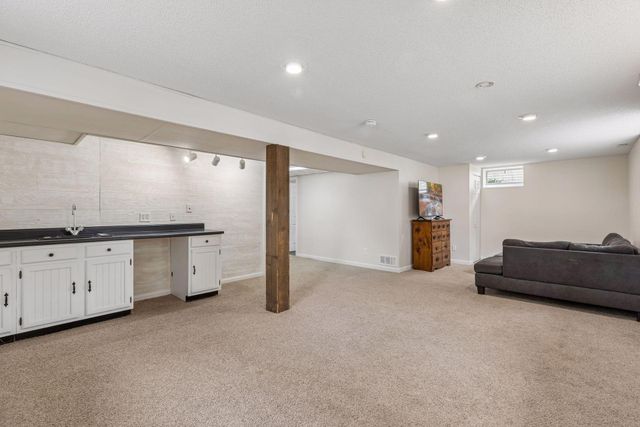 1848 Evergreen Draw, Woodbury, MN 55125
