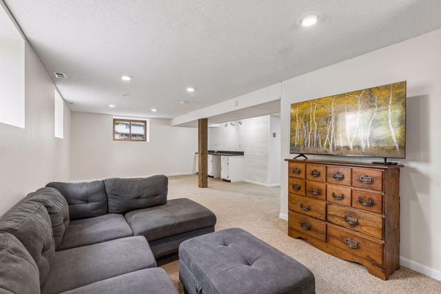 1848 Evergreen Draw, Woodbury, MN 55125