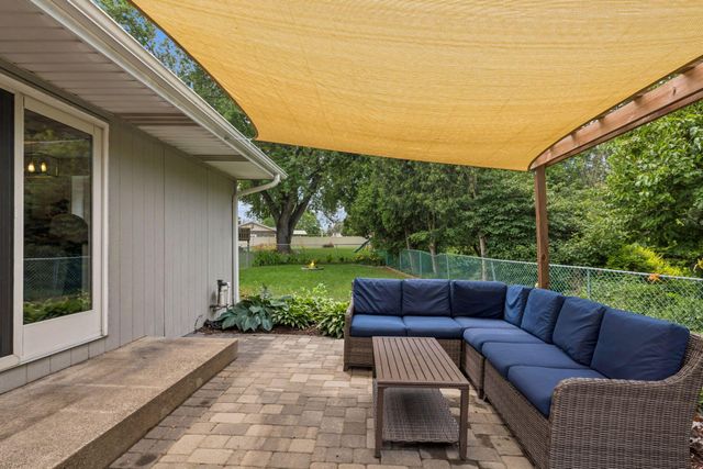 1848 Evergreen Draw, Woodbury, MN 55125