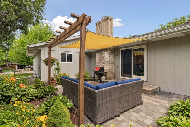 1848 Evergreen Draw, Woodbury, MN 55125