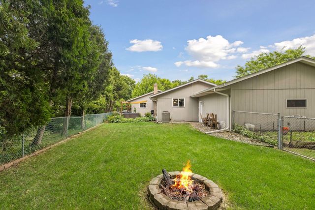 1848 Evergreen Draw, Woodbury, MN 55125