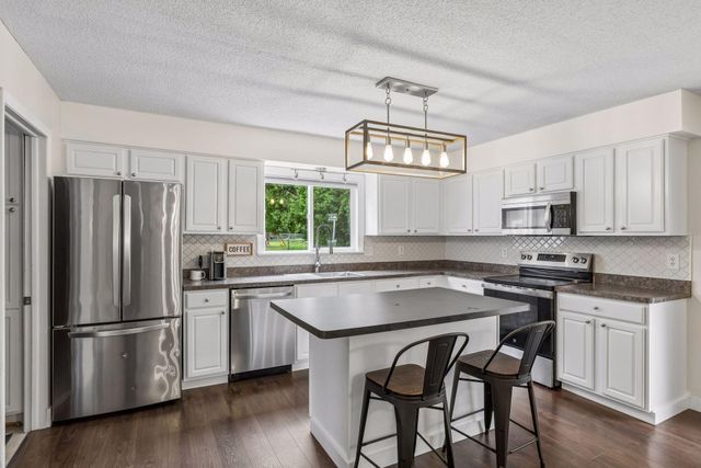 1848 Evergreen Draw, Woodbury, MN 55125