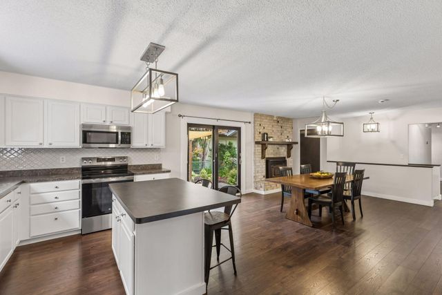1848 Evergreen Draw, Woodbury, MN 55125