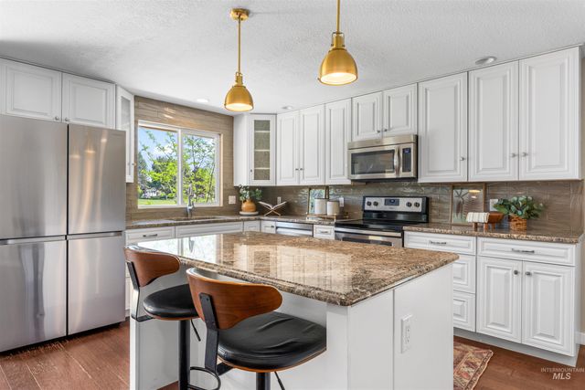 1116 N Eagle Hills Way, Eagle, ID 83616