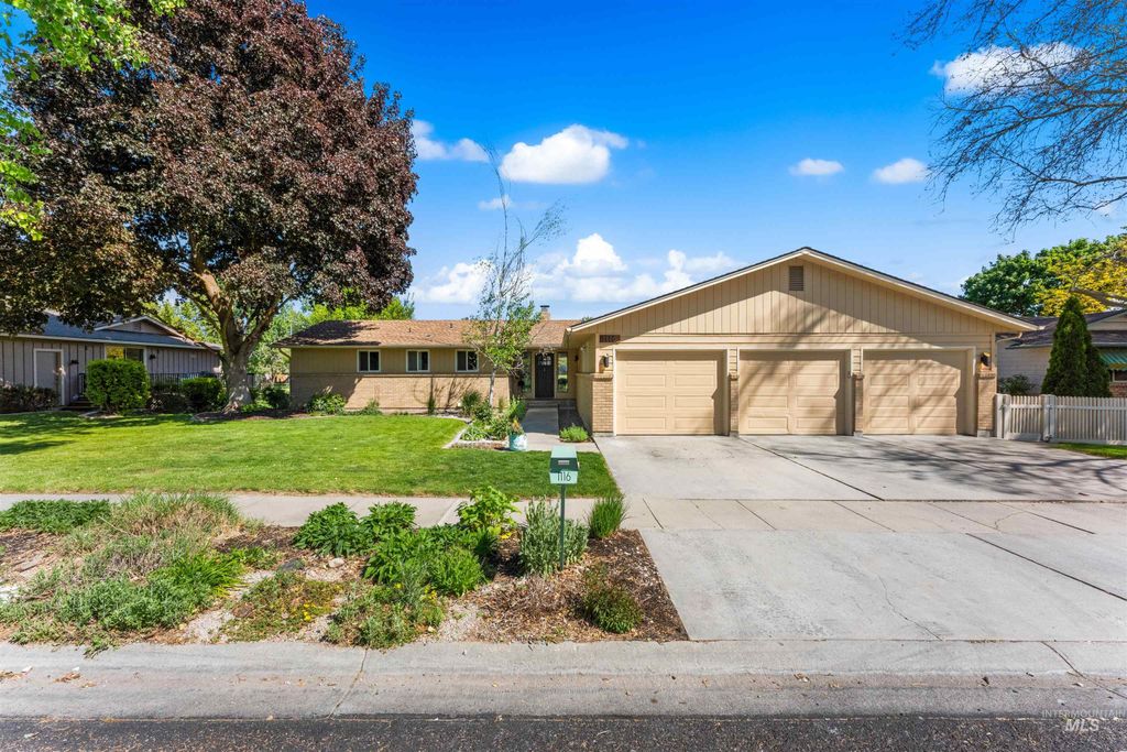1116 N Eagle Hills Way, Eagle, ID 83616