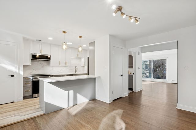 4201 N Paulina Street, Chicago, IL 60613