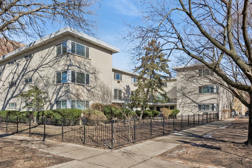 4201 N Paulina Street, Chicago, IL 60613