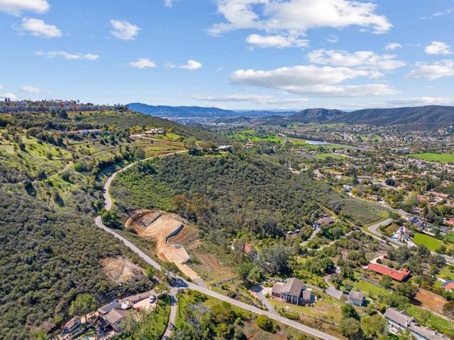 827 Eucalyptus Woods Rd., San Marcos, CA 92069