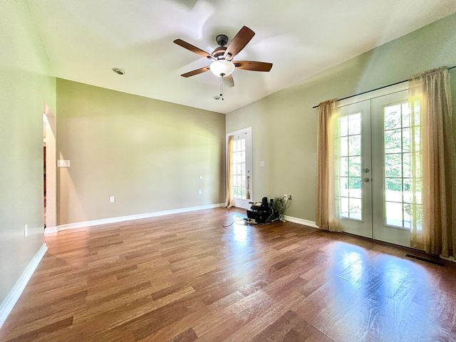 291 Forest Ridge Circle, Bronston, KY 42518