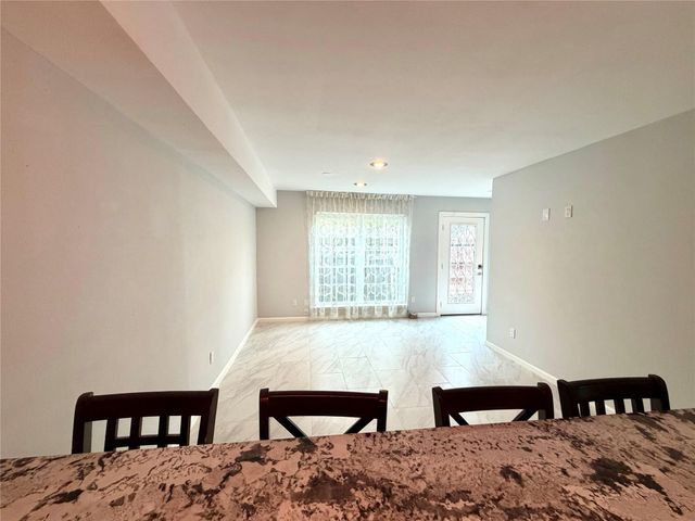359 N Post Oak Lane 118, Houston, TX 77024
