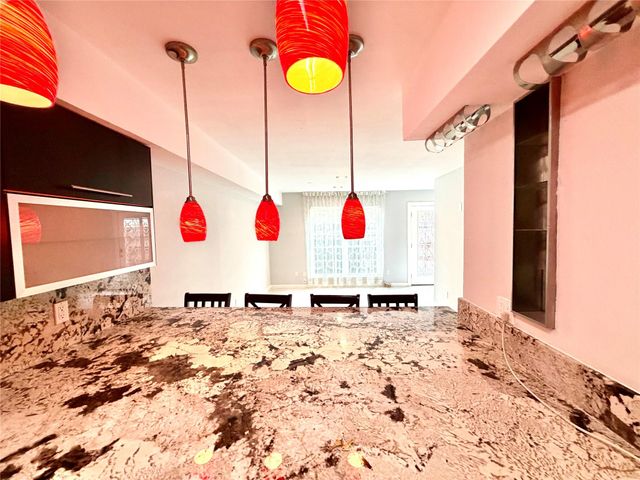 359 N Post Oak Lane 118, Houston, TX 77024