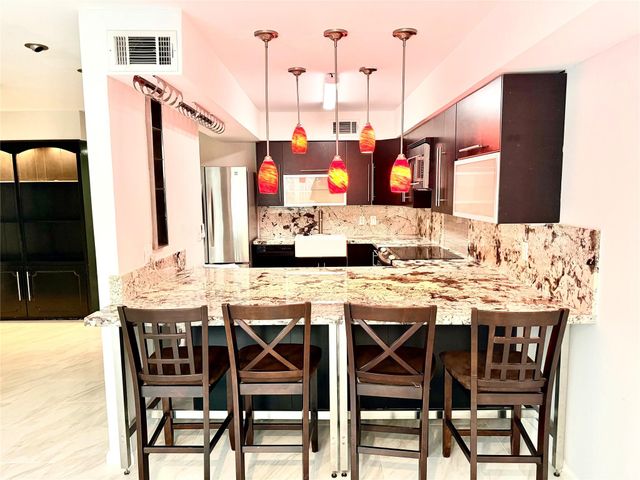 359 N Post Oak Lane 118, Houston, TX 77024