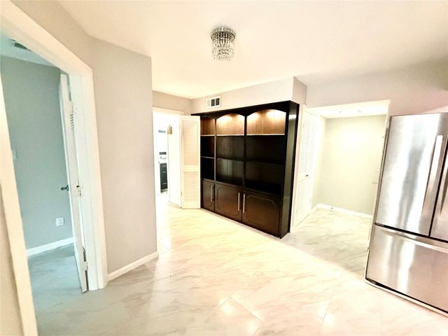 359 N Post Oak Lane 118, Houston, TX 77024