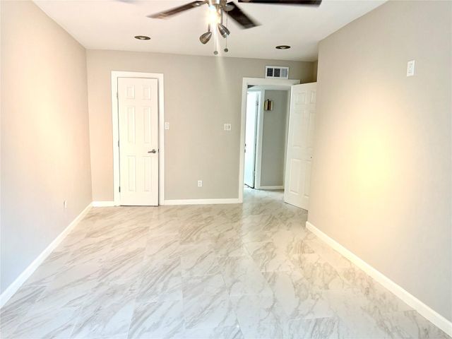 359 N Post Oak Lane 118, Houston, TX 77024