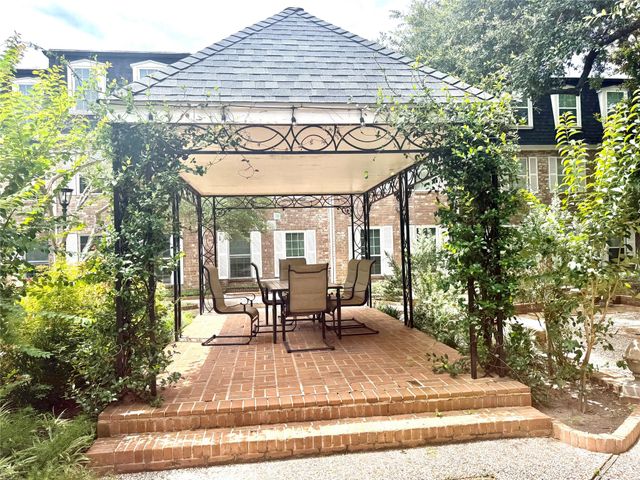 359 N Post Oak Lane 118, Houston, TX 77024