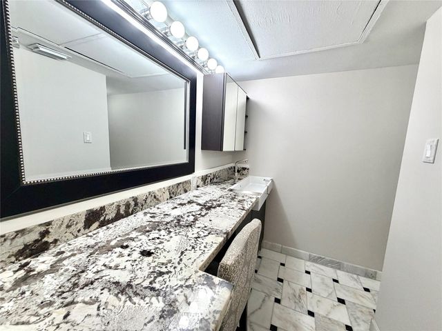 359 N Post Oak Lane 118, Houston, TX 77024