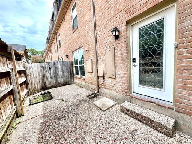 359 N Post Oak Lane 118, Houston, TX 77024