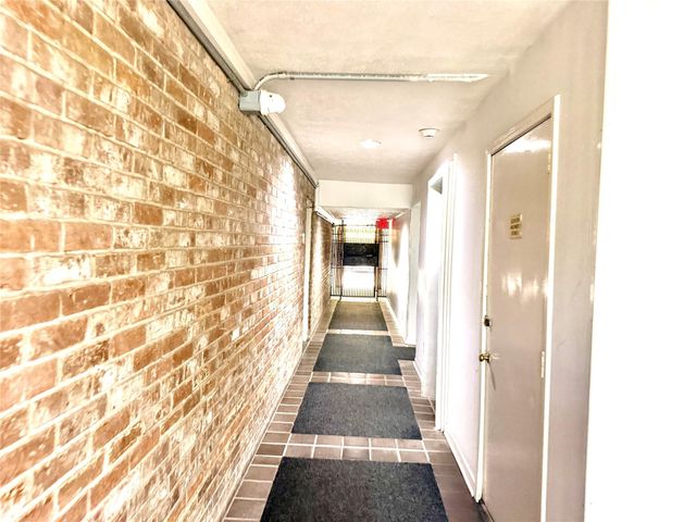 359 N Post Oak Lane 118, Houston, TX 77024