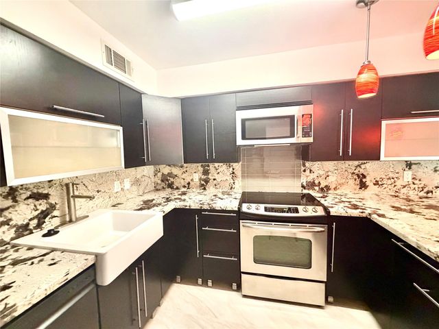 359 N Post Oak Lane 118, Houston, TX 77024