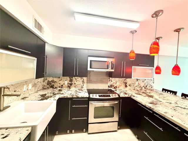 359 N Post Oak Lane 118, Houston, TX 77024