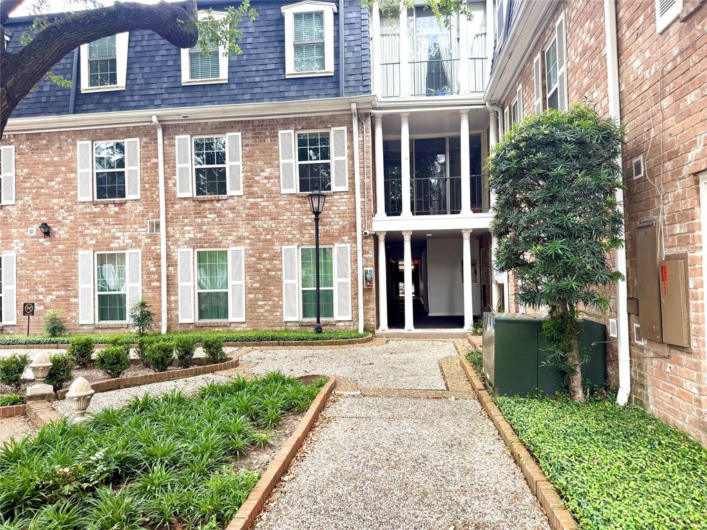359 N Post Oak Lane 118, Houston, TX 77024