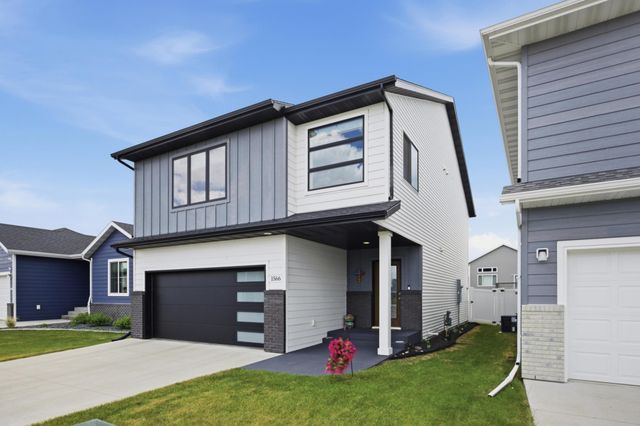 1566 66th Avenue S, Fargo, ND 58104