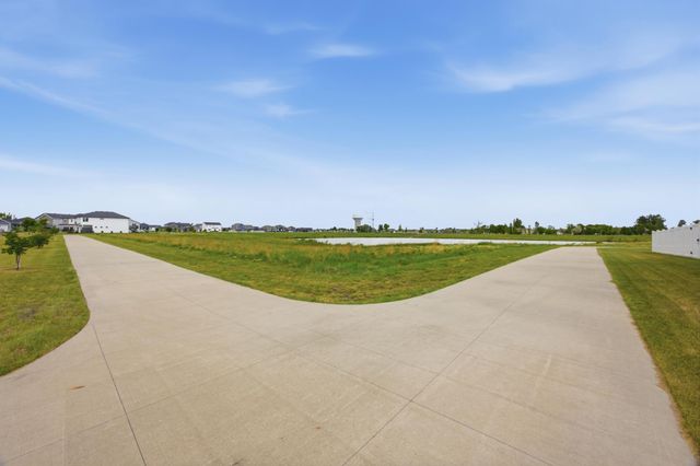 1566 66th Avenue S, Fargo, ND 58104