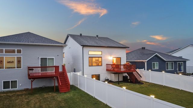1566 66th Avenue S, Fargo, ND 58104