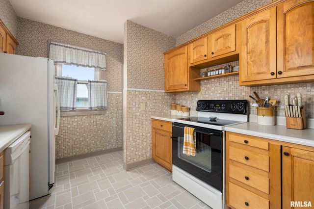 2228 W MOSS Avenue, West Peoria, IL 61604