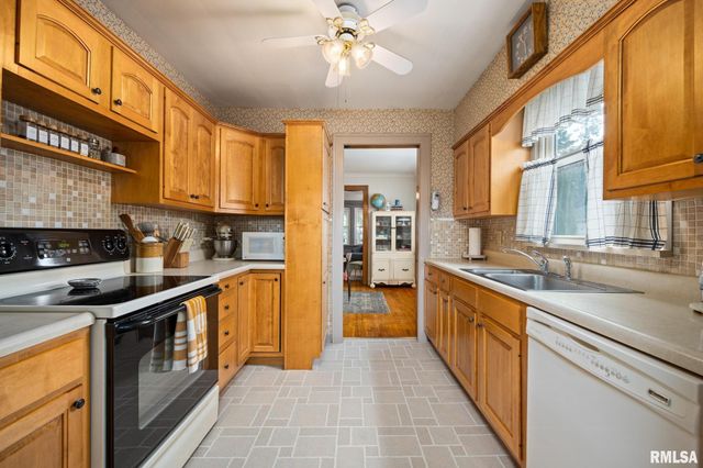 2228 W MOSS Avenue, West Peoria, IL 61604