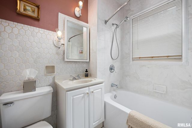 2228 W MOSS Avenue, West Peoria, IL 61604