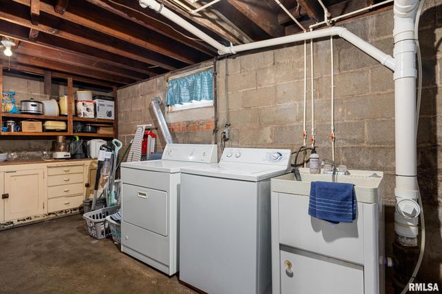 2228 W MOSS Avenue, West Peoria, IL 61604